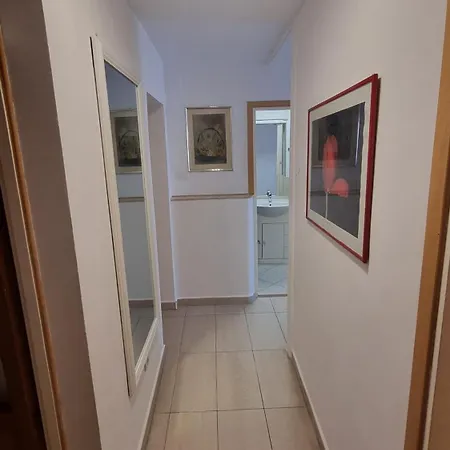 凡斯布尔公寓旅馆 *